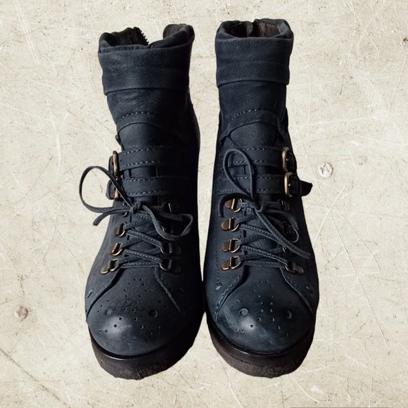 Apepezza Blue Leather Stacked Heel Ankle Boot size 6.5 - Picture 3 of 7